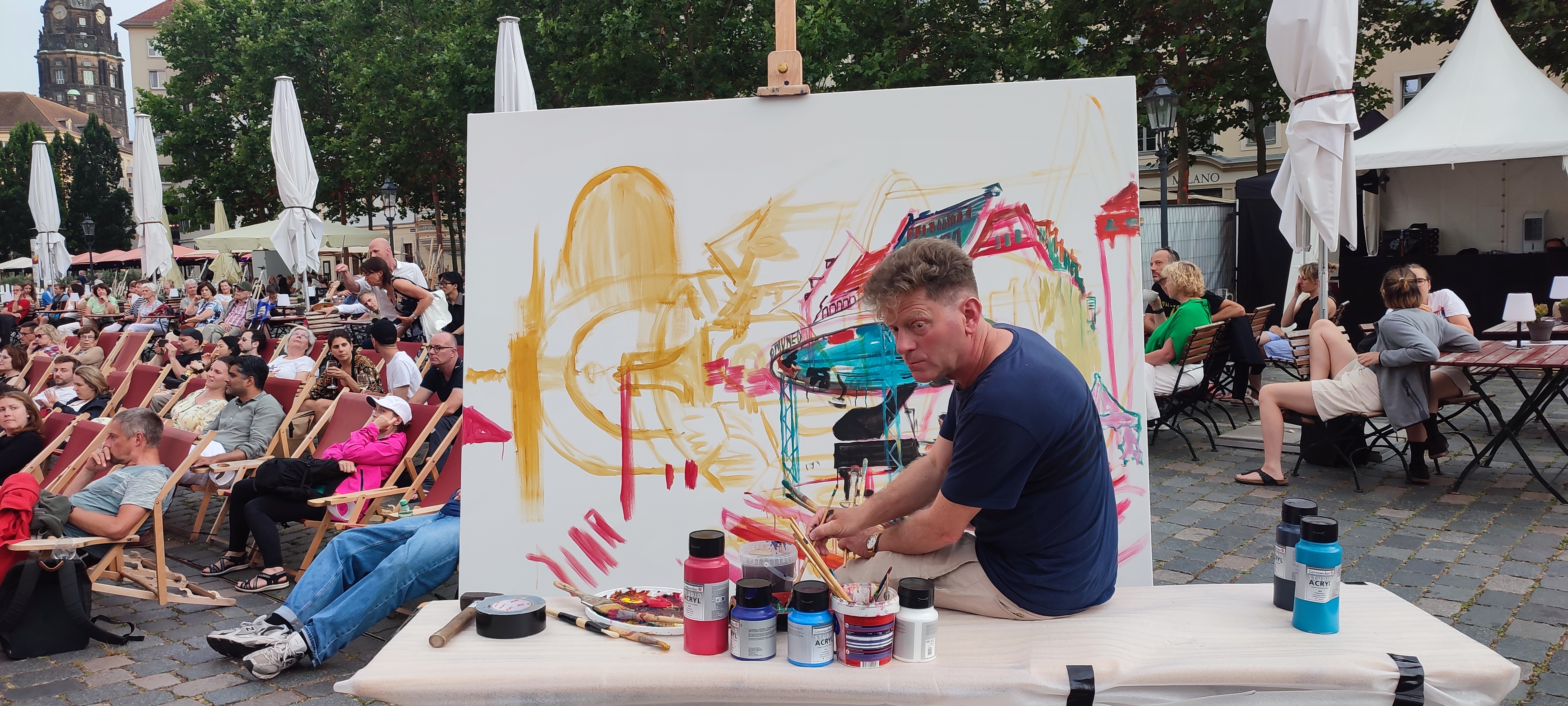 actionpainting at frauenkirche dresden starts